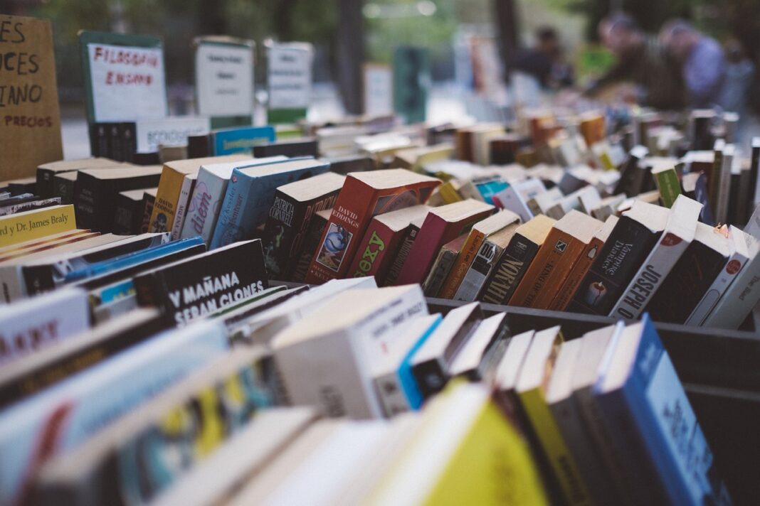 Entra en vigor nuevas regulaciones del sistema bono-libro para los jóvenes
